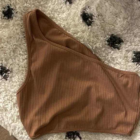 Superdown one shoulder crop top - Picture 2 of 5